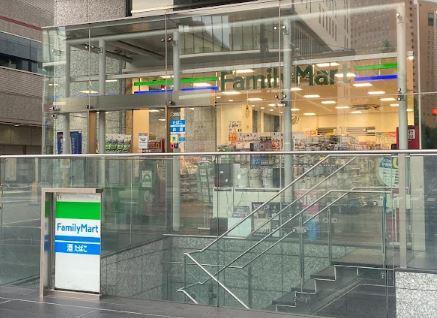 コンビ二：ﾌｧﾐﾘｰﾏｰﾄ 西新宿八丁目店　76m　近隣