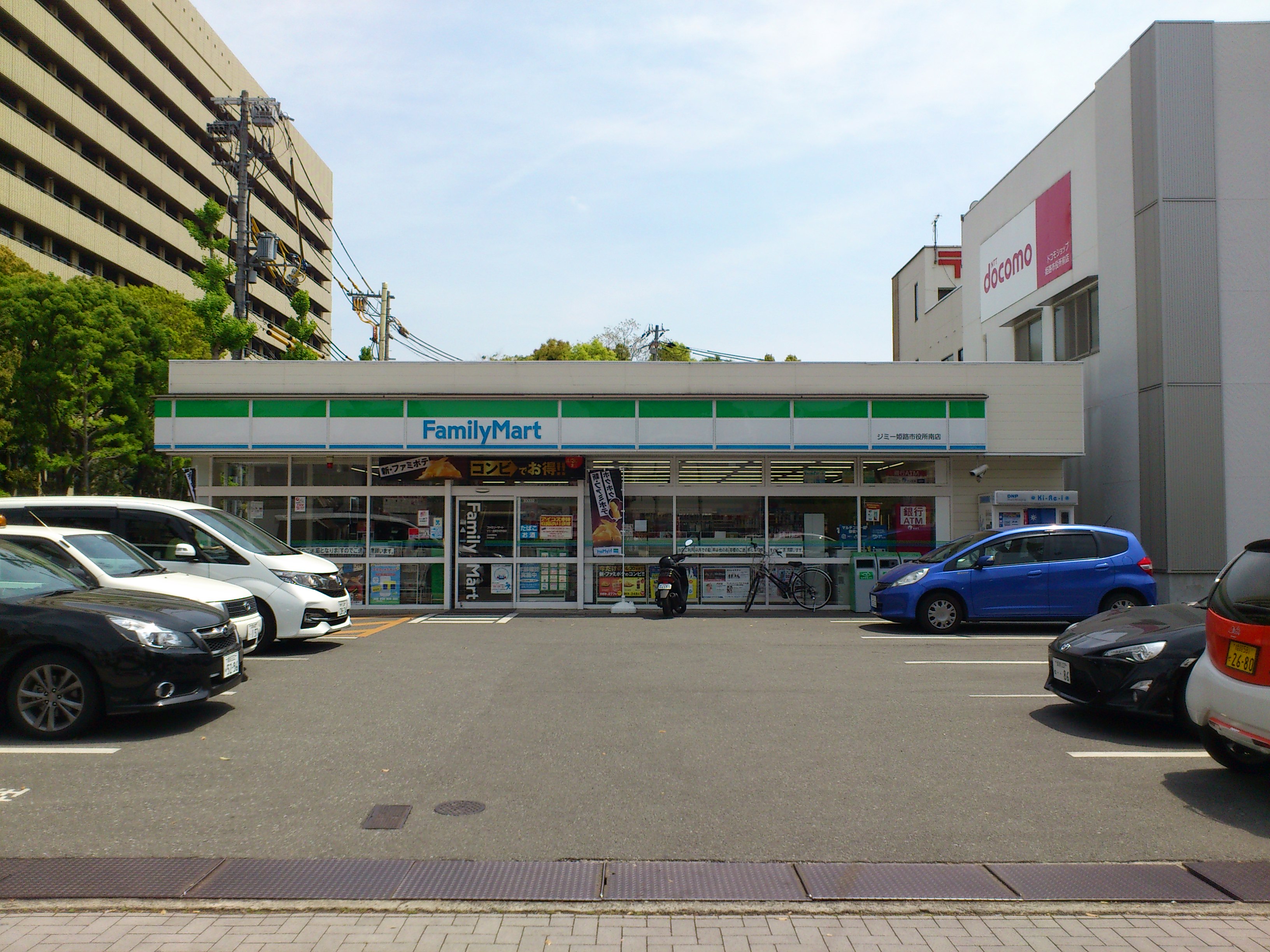 コンビ二：ファミリーマート姫路市役所南店　453m　近隣