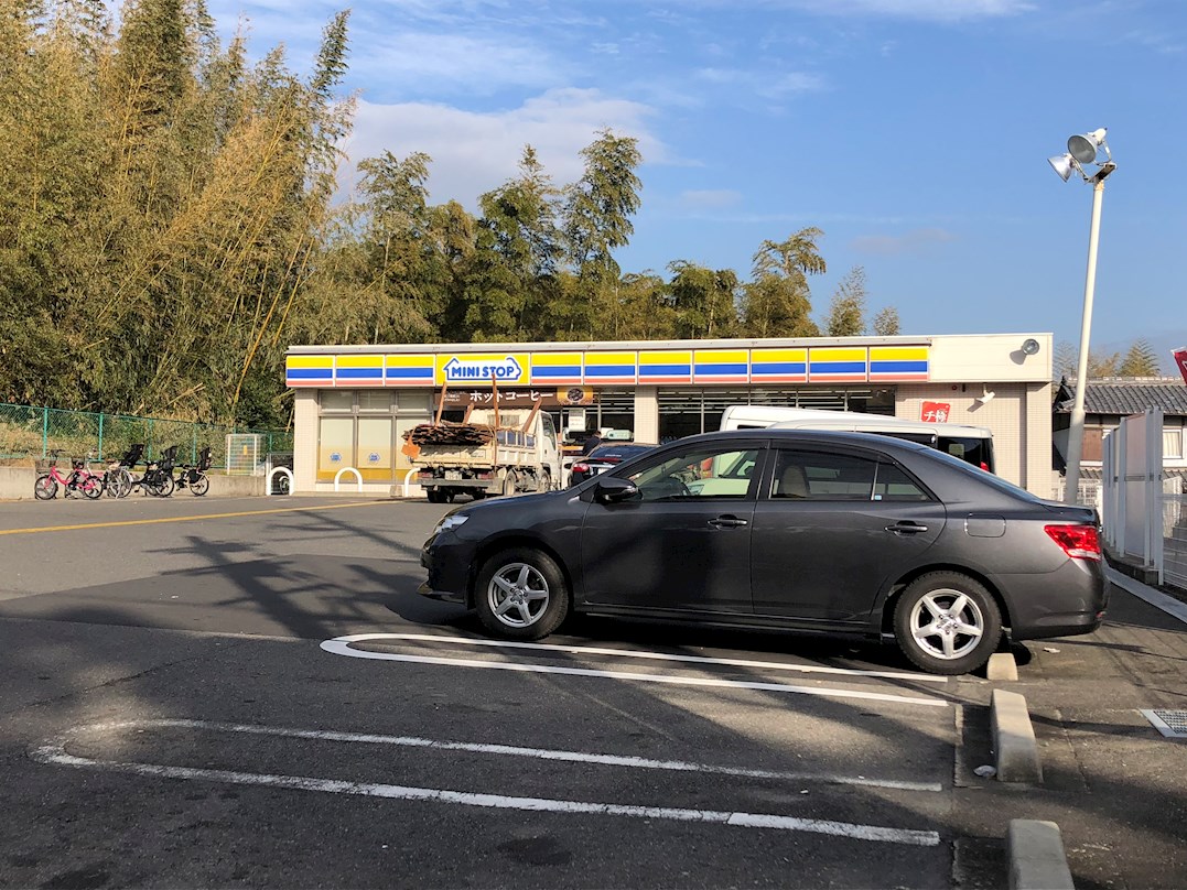 コンビ二：ﾐﾆｽﾄｯﾌﾟ 向日寺戸町店　165m