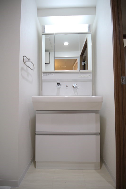 三面鏡付シャンプードレッサー