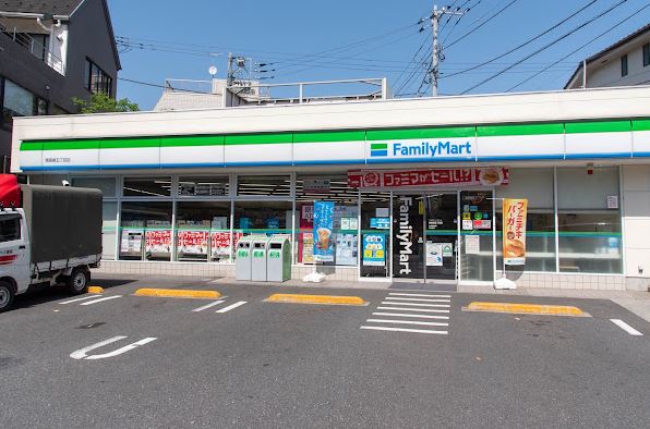 コンビ二：ﾌｧﾐﾘｰﾏｰﾄ 南長崎五丁目店　190m　近隣