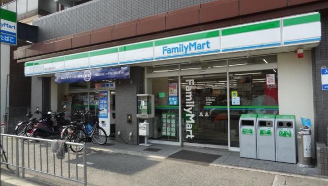 コンビ二：ﾌｧﾐﾘｰﾏｰﾄ 東花園駅前店　626m
