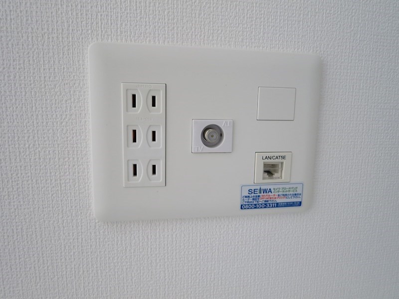 ジャックに差し込めばすぐ光インターネットがご利用いただけます。