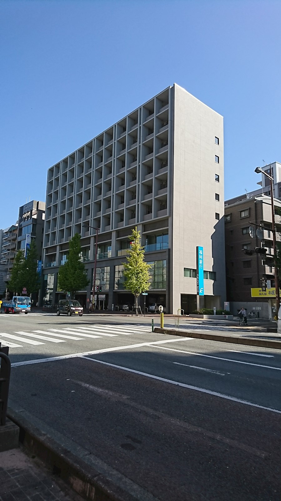 銀行：福岡銀行黒門支店　395m