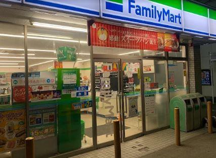 コンビ二：ﾌｧﾐﾘｰﾏｰﾄ 北区豊島二丁目店　100m