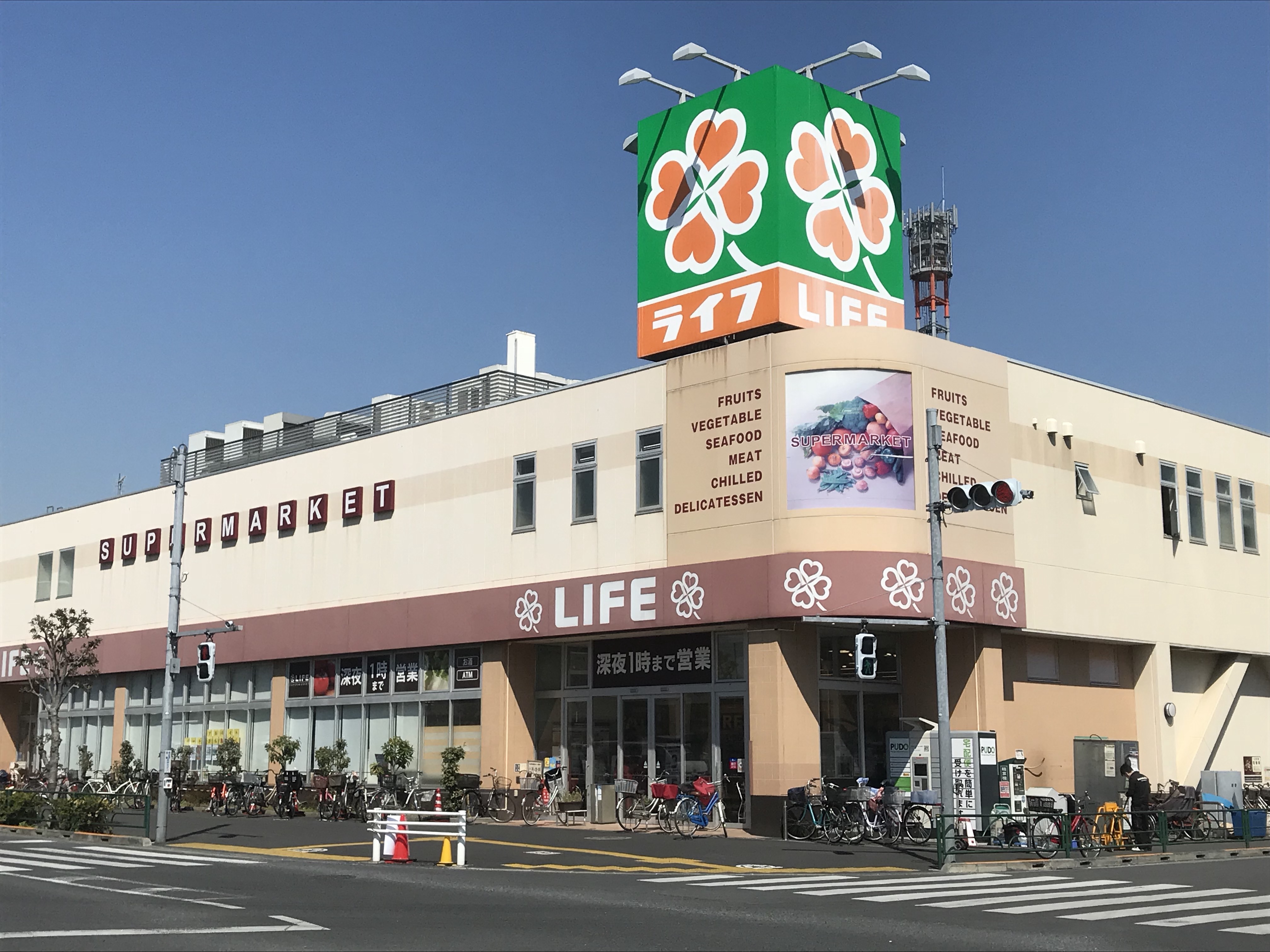 スーパー：ﾗｲﾌ 六町駅前店　332m