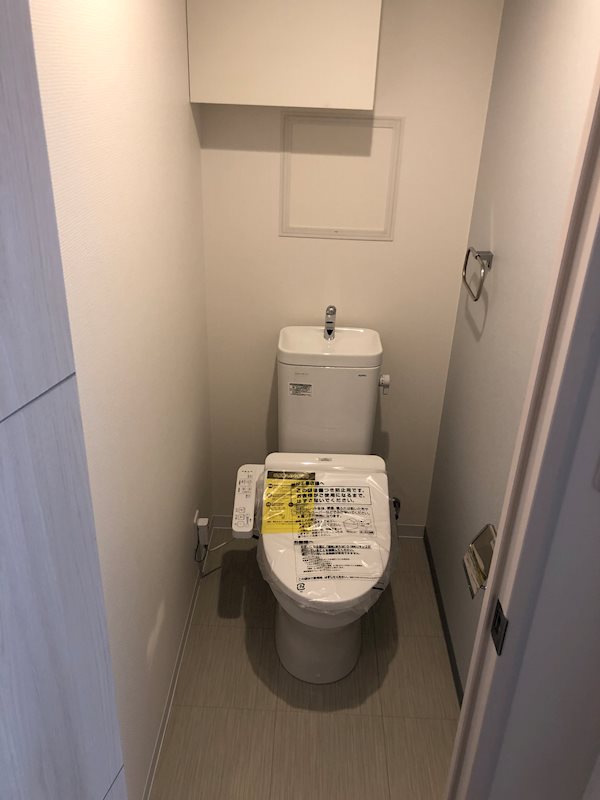 トイレは温水洗浄暖房便座付です。