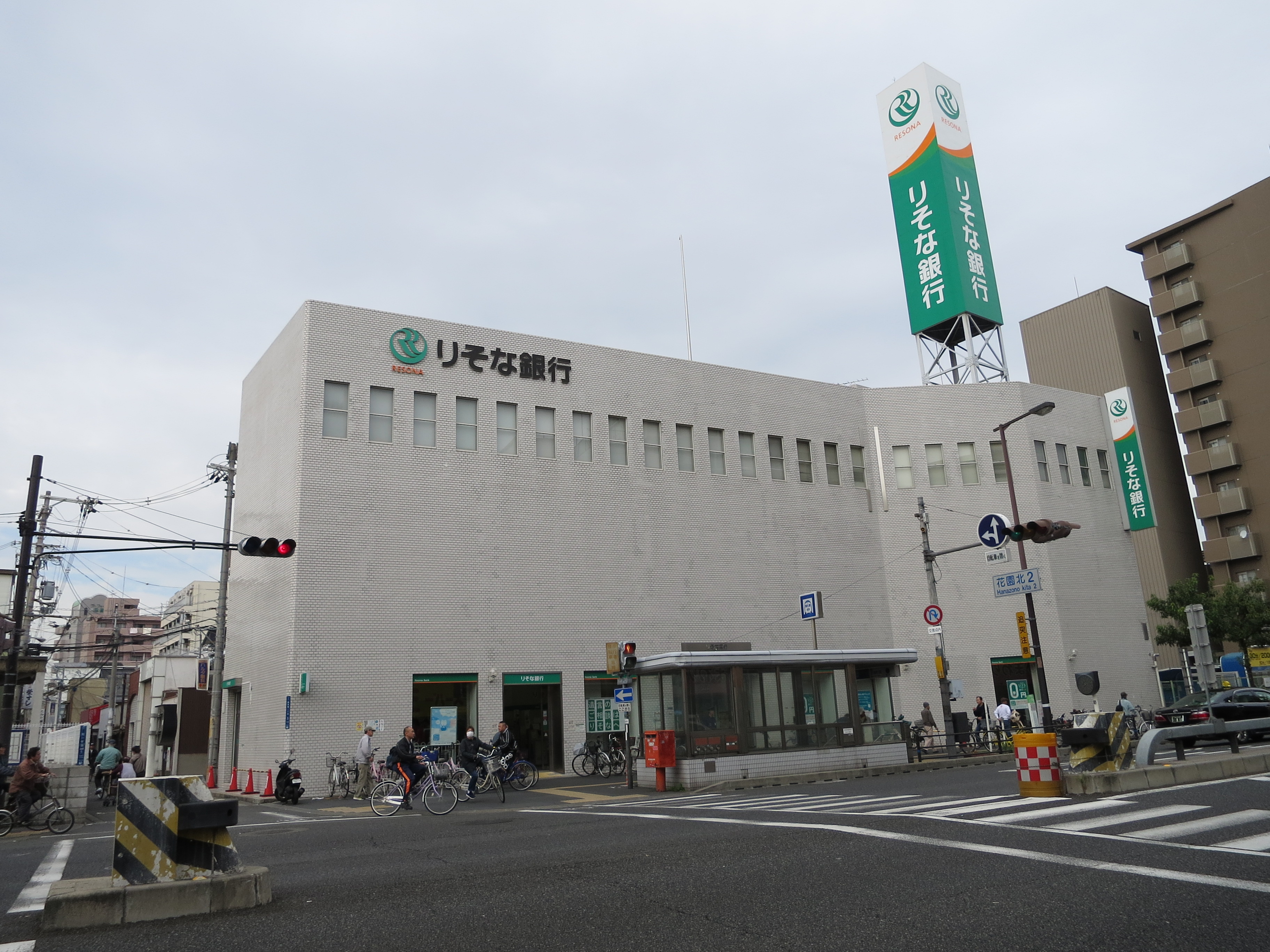 銀行：りそな銀行 萩ﾉ茶屋支店　1085m