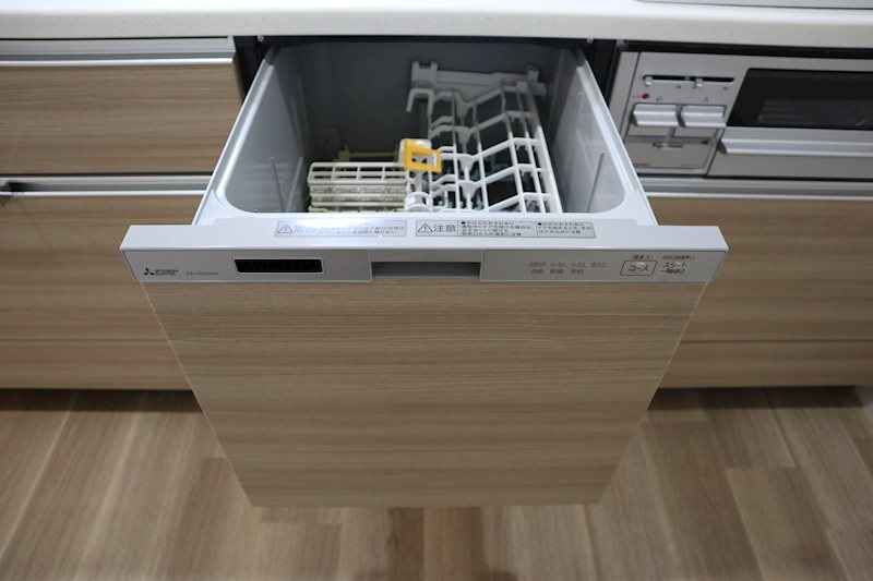 洗い物がいっぱいでも楽々の食器洗乾燥機付き。家事の時間短縮ができます。