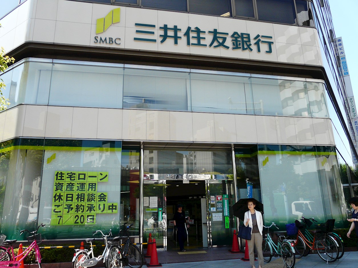 銀行：三井住友銀行 南森町支店　598m