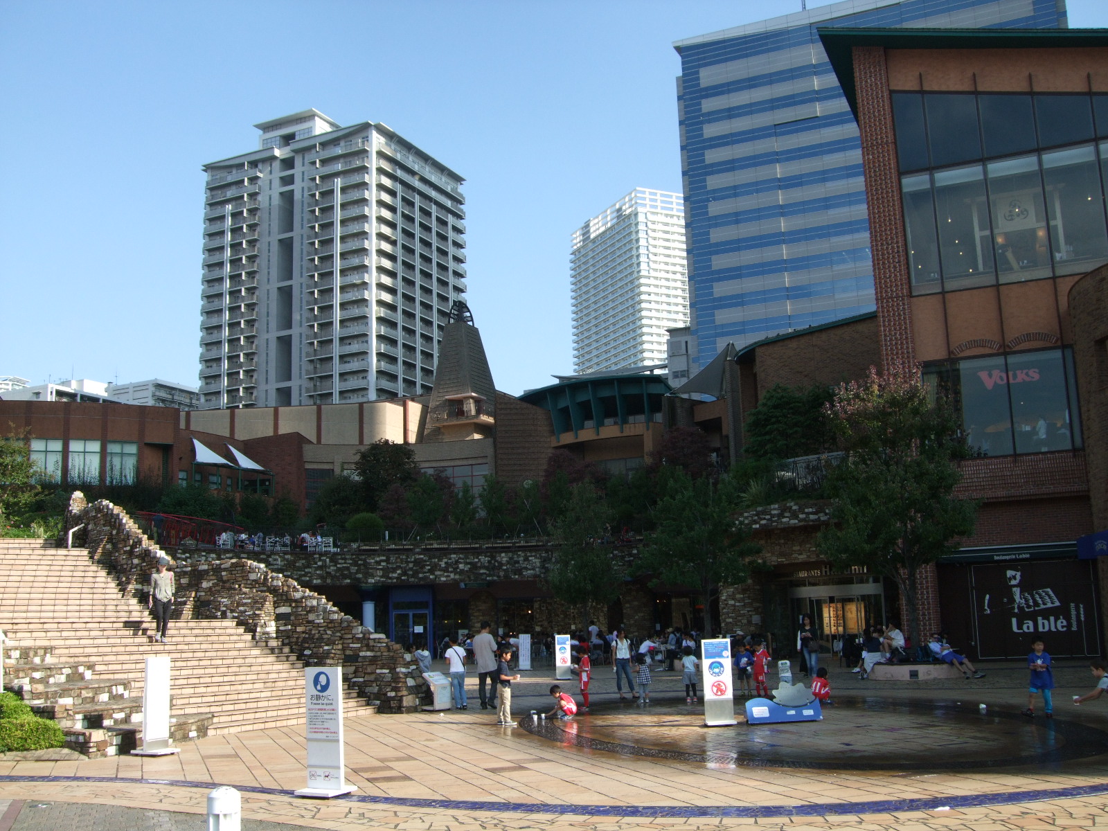 ショッピング施設：晴海トリトンスクエア　2041m