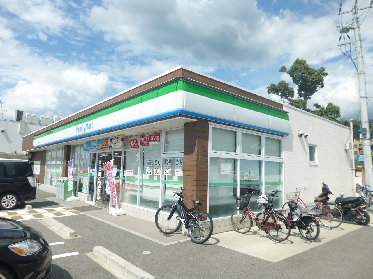 コンビ二：ﾌｧﾐﾘｰﾏｰﾄ 八尾郡川店　581m