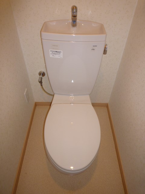 シンプルなトイレ清潔感があります