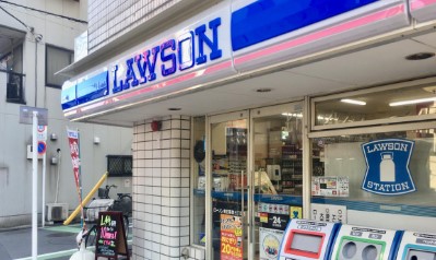 コンビ二：ﾛｰｿﾝ 東日暮里三丁目店　383m