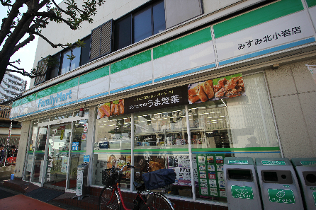 コンビ二：ファミリーマート　246m