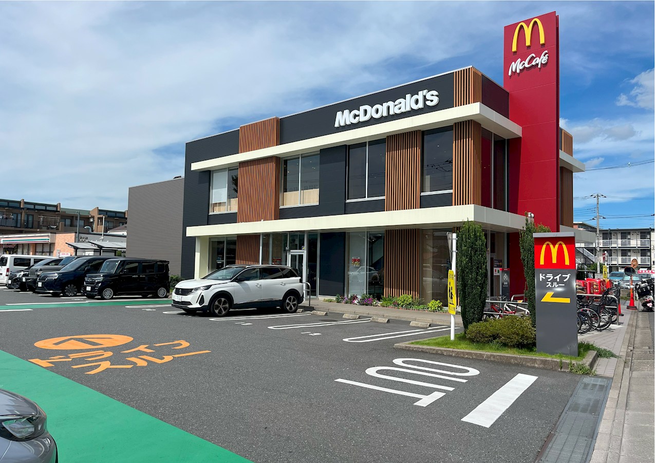 レストラン：マクドナルド　134m　近隣