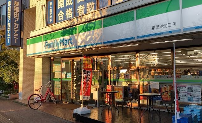 コンビ二：ﾌｧﾐﾘｰﾏｰﾄ 東伏見北口店　1307m