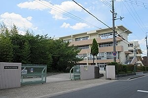 中学校：守口市立大久保中学校　345m