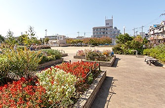 公園：大久保中央公園　471m