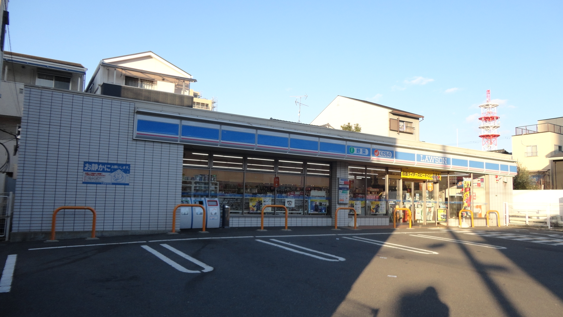 コンビ二：ローソン成育３丁目店　305m