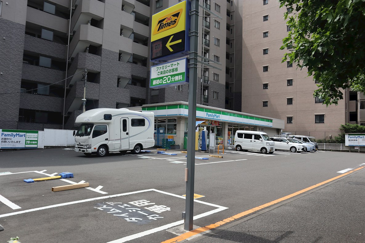 コンビ二：ﾌｧﾐﾘｰﾏｰﾄ ｽﾘｰｳｪﾙ新横浜店　150m
