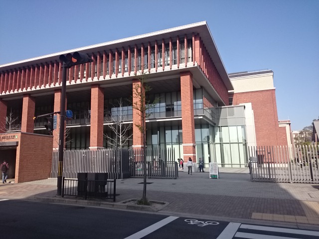 大学・短大：同志社大学　597m　近隣