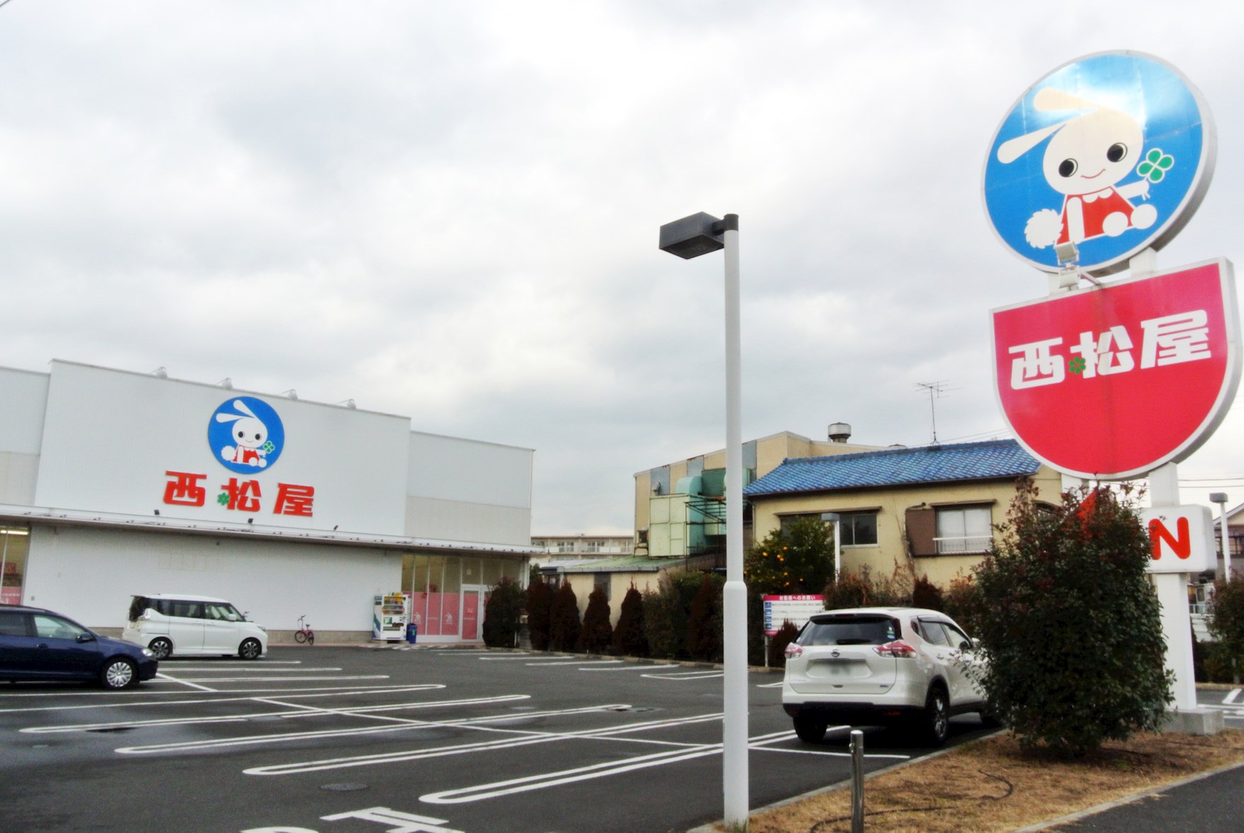 ショッピング施設：西松屋　足立扇店　358m