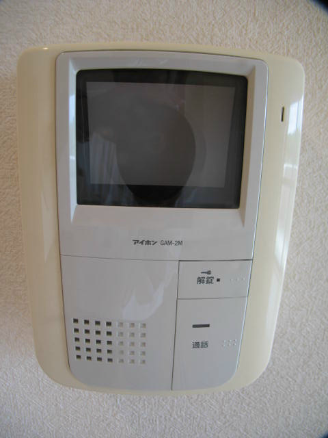来訪者を画像で確認できるTVモニター付インターホン