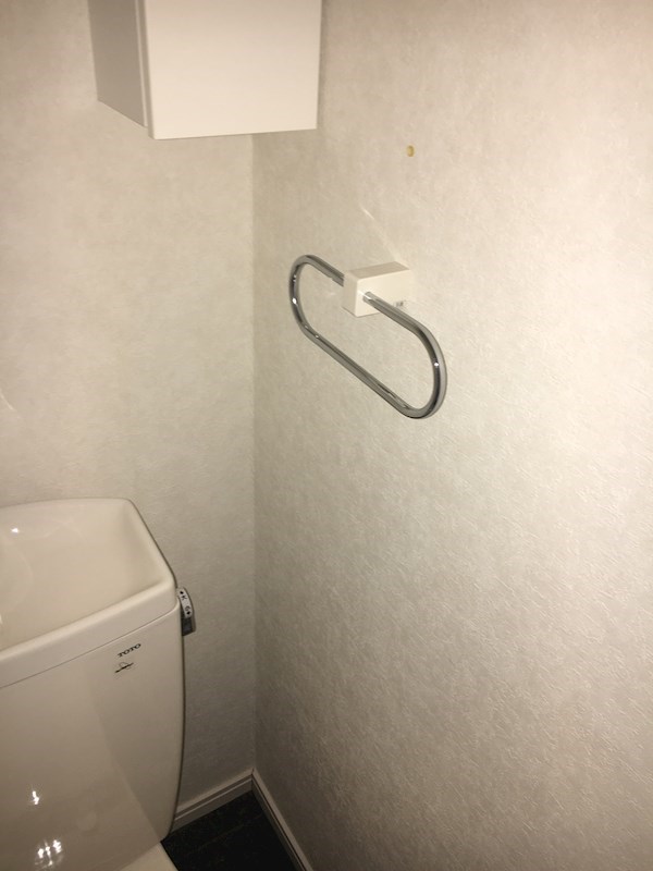 トイレ内タオルかけ