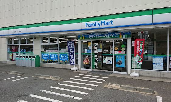 コンビ二：ファミリーマート 大田千鳥三丁目店　233m