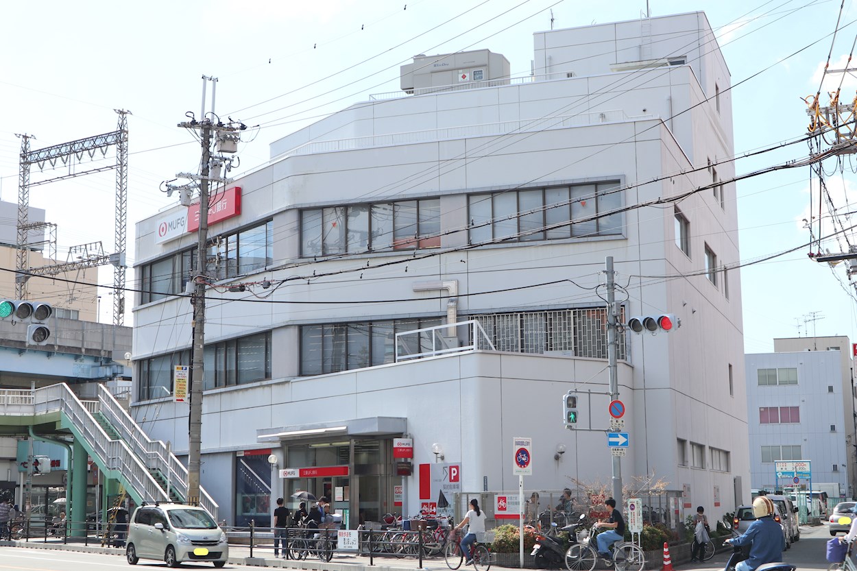銀行：三菱UFJ銀行八尾駅前支店　1104m
