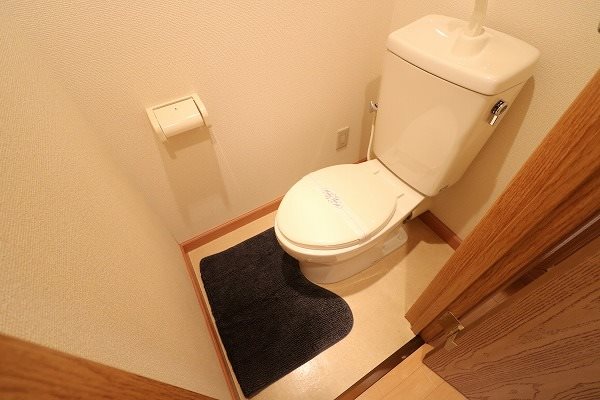 コンセントがあるので温水洗浄便座取付可能です。