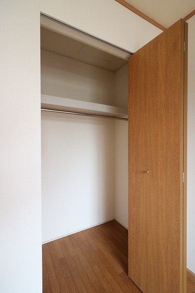 5.3帖洋室のクローゼット収納です。