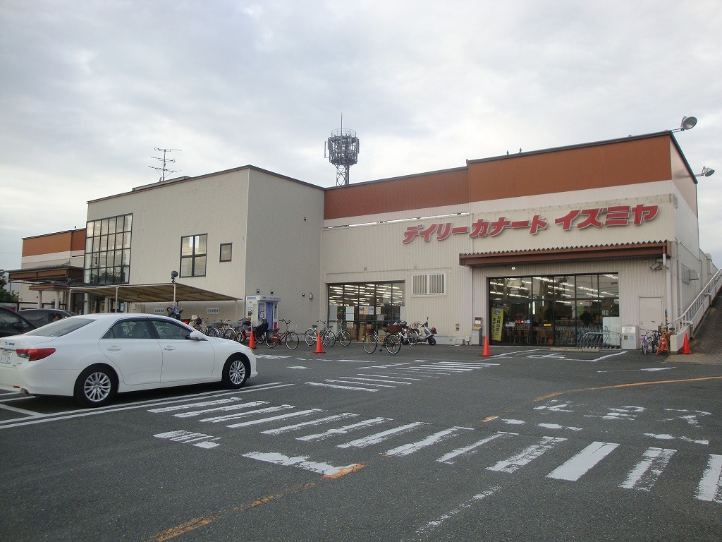 スーパー：ｲｽﾞﾐﾔ 羽束師店　2122m
