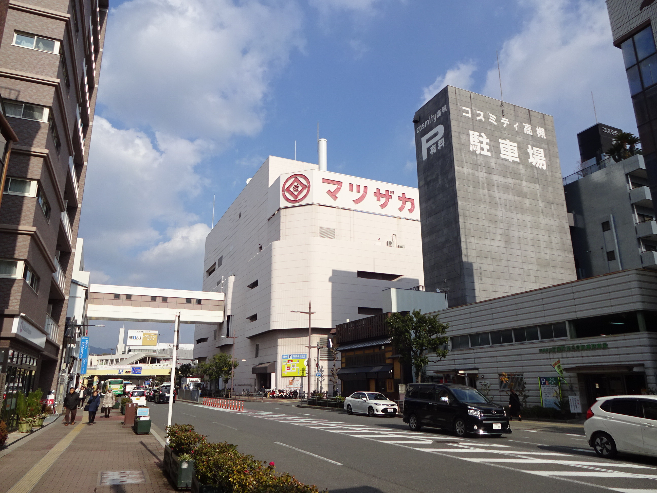 ショッピング施設：松坂屋 高槻店　524m