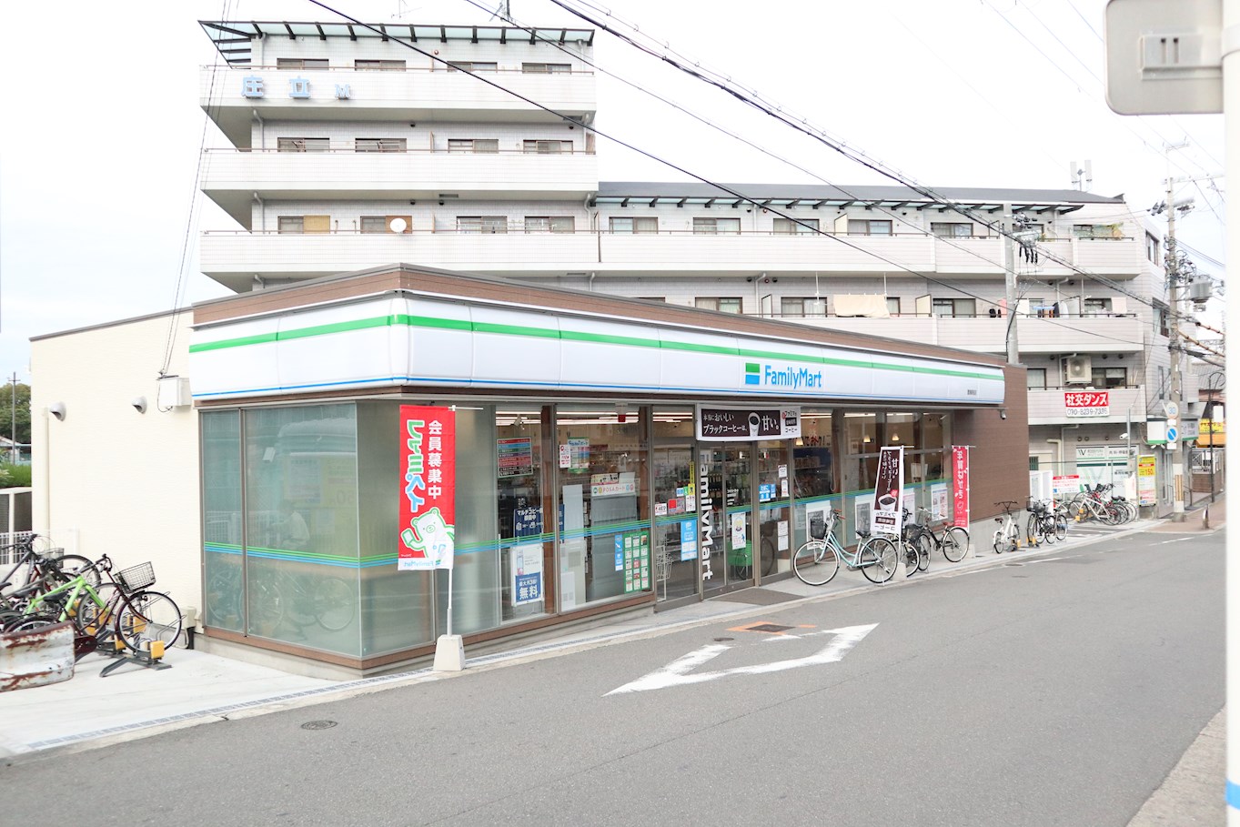 コンビ二：ﾌｧﾐﾘｰﾏｰﾄ 萱島駅前店　419m