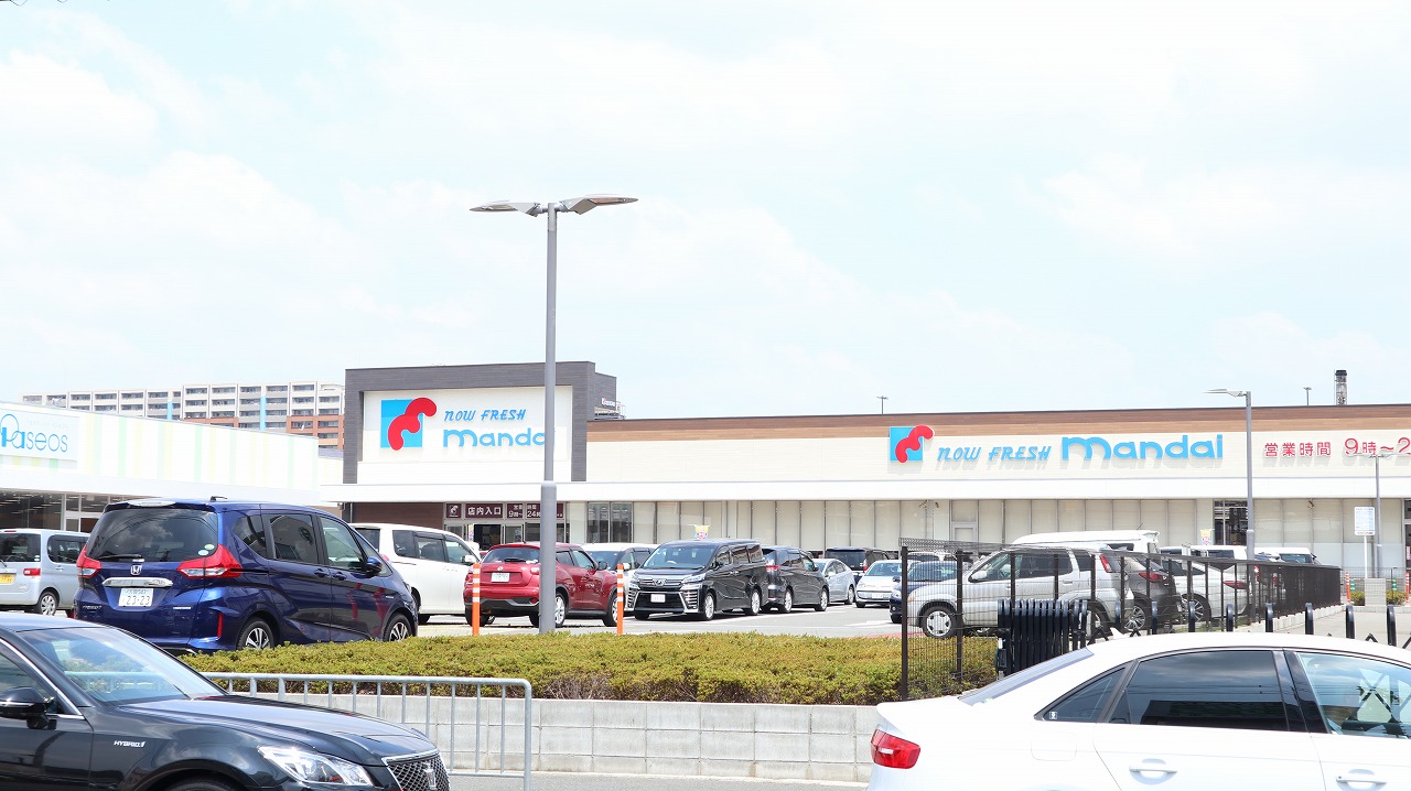 スーパー：Mandai(万代) 大東赤井店　488m
