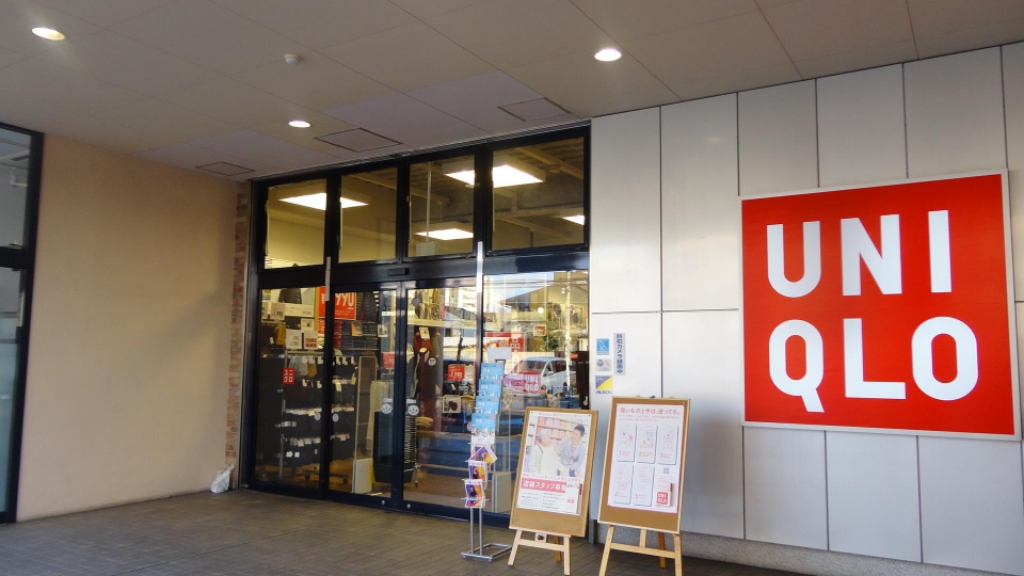 ショッピング施設：ユニクロ新石切プラザ店　255m