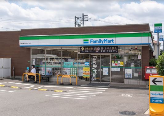 コンビ二：ﾌｧﾐﾘｰﾏｰﾄ 練馬東大泉四丁目店　196m