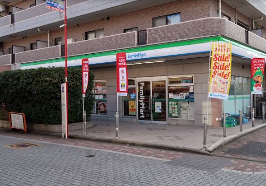 コンビ二：ファミリーマート 是政五丁目店　440m
