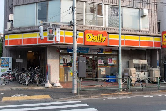 コンビ二：デイリーヤマザキ 大森中央店　224m