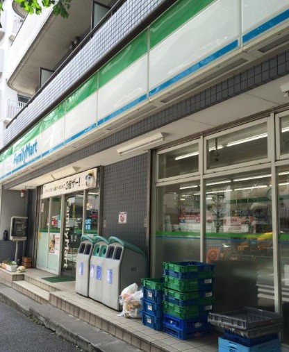 コンビ二：ﾌｧﾐﾘｰﾏｰﾄ 金井窪山手通り店　340m