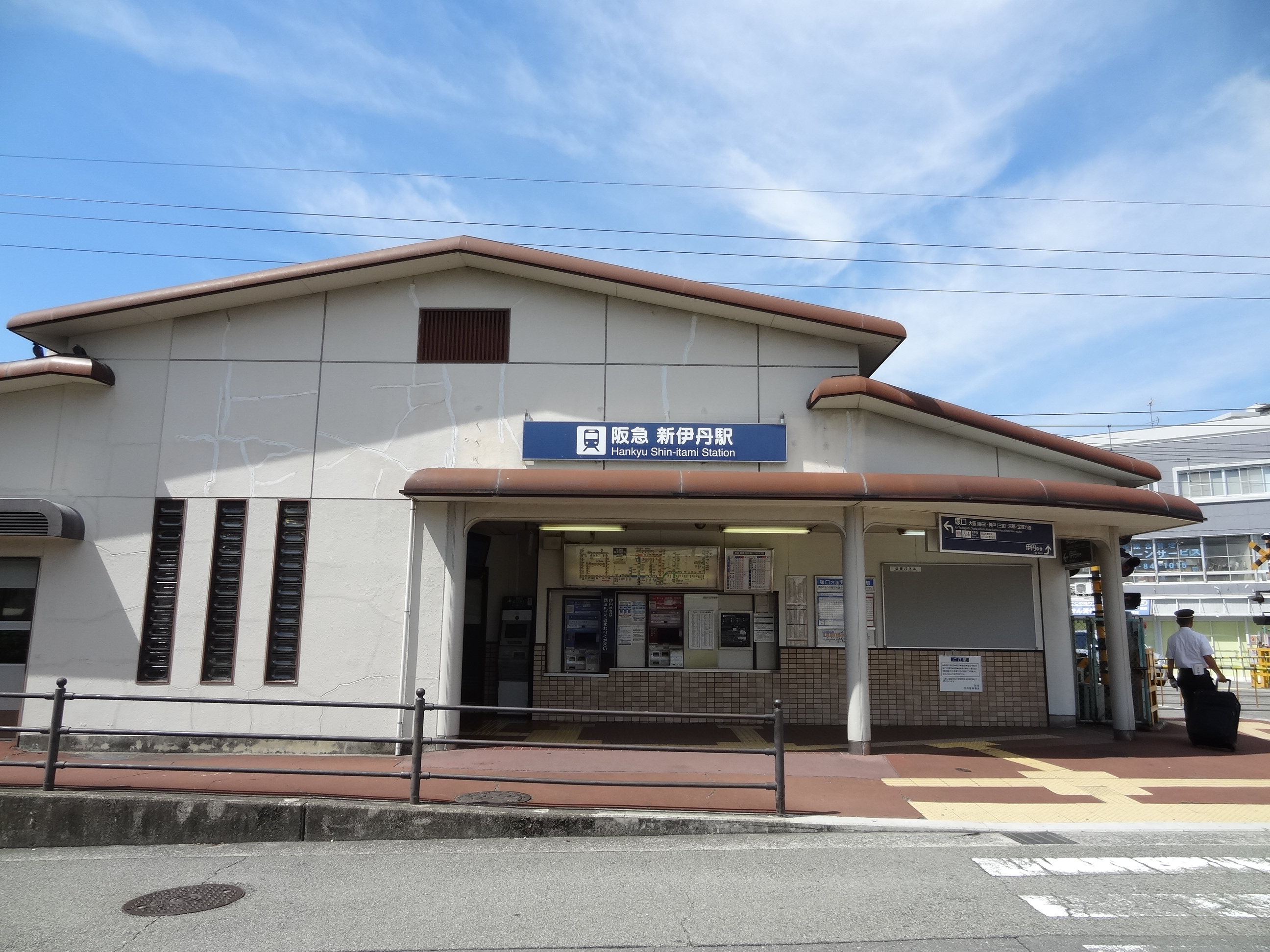 駅：阪急新伊丹駅　199m