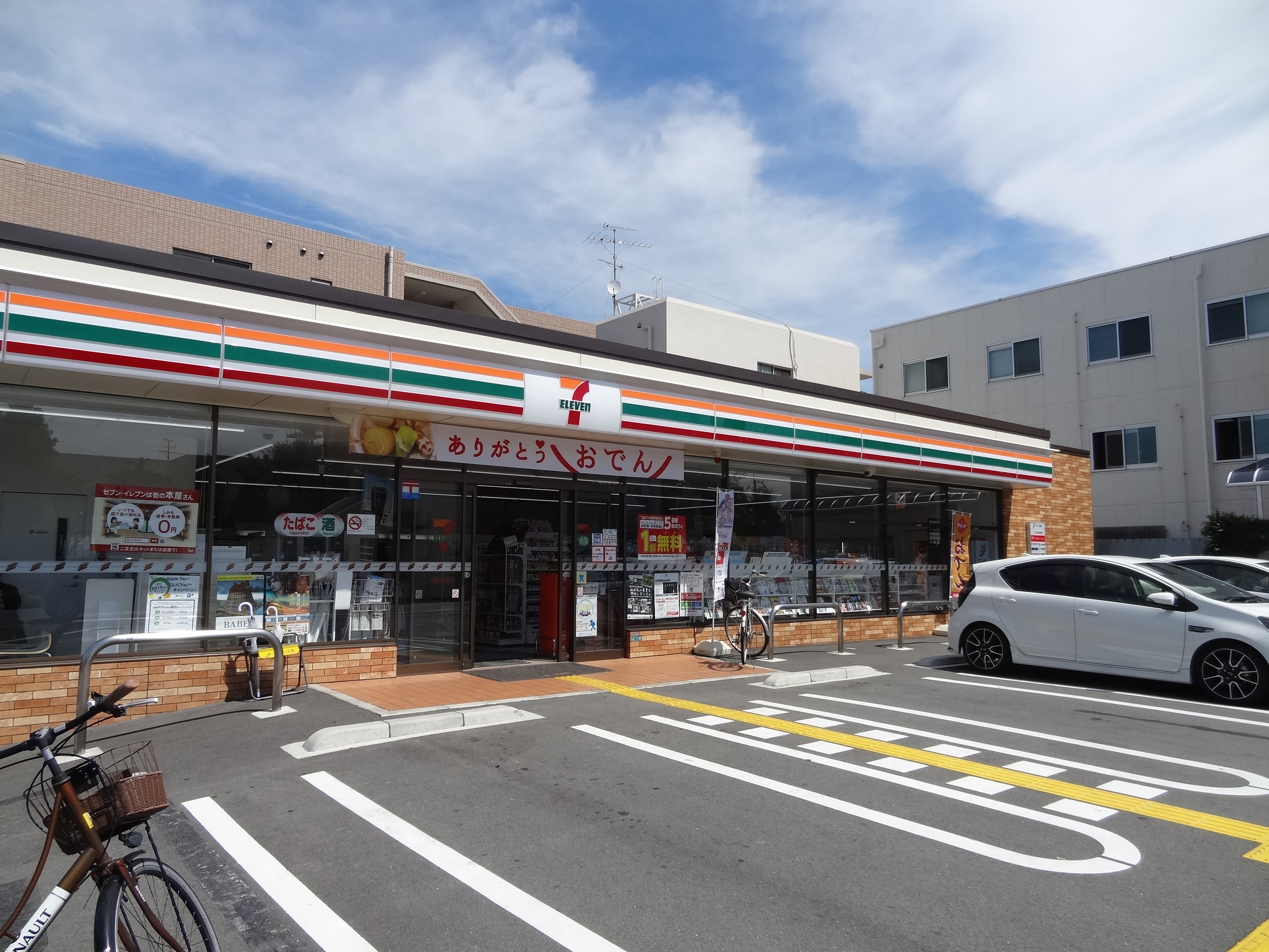 コンビ二：ｾﾌﾞﾝｲﾚﾌﾞﾝ 阪急新伊丹駅前店　148m