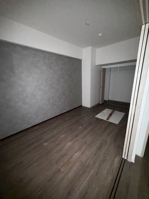玄関側洋室