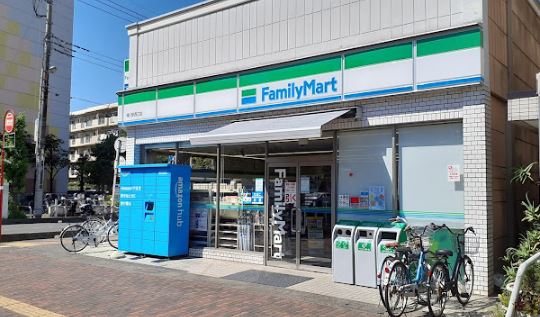 コンビ二：ファミリーマート 桶川駅西口店　600m