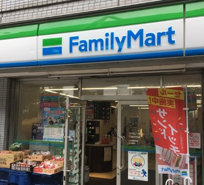 コンビ二：ﾌｧﾐﾘｰﾏｰﾄ 下高井戸店　426m