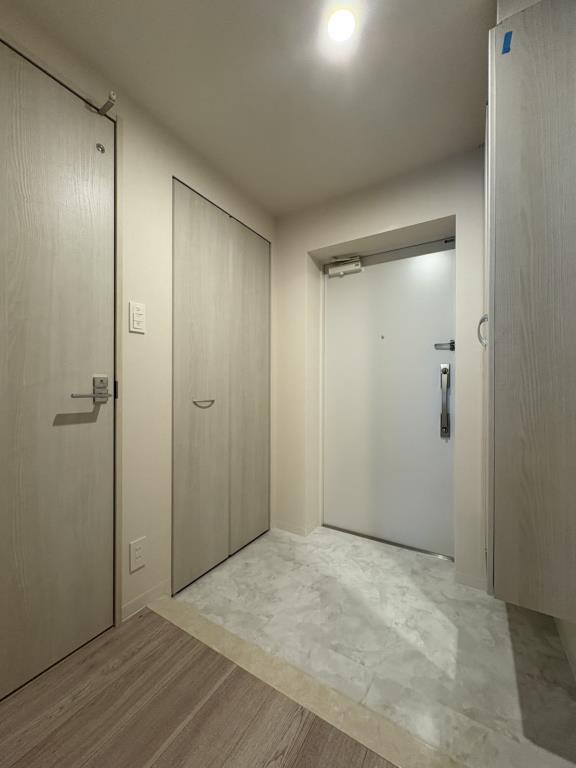 ※偶数階はクロスの色が異なります