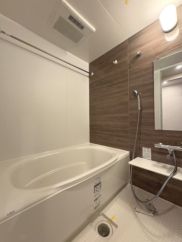 ※偶数階はクロスの色が異なります