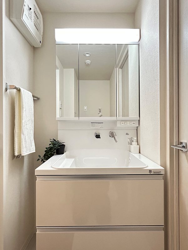 ※偶数階はクロスの色が異なります